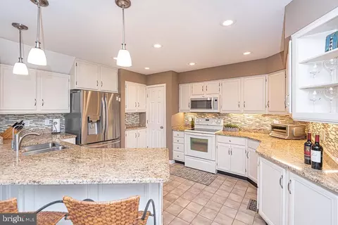 Kitchen - 17 Beach Ct, Ocean Pines, MD 21811 photo 2 of 5