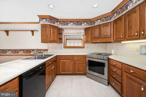 Kitchen - 28 Harlan Trce, Berlin, MD 21811 photo 4 of 6