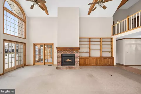 Living - 28 Harlan Trce, Berlin, MD 21811 photo 5 of 6