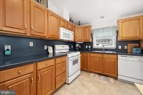 Kitchen - 436 Timberline Cir, Berlin, MD 21811 photo 4 of 4