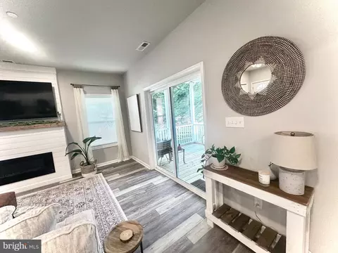 Entry Way - 166 Ocean Pkwy, Berlin, MD 21811 photo 2 of 4