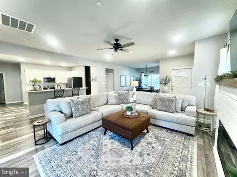 Living - 166 Ocean Pkwy, Berlin, MD 21811 photo 2 of 5