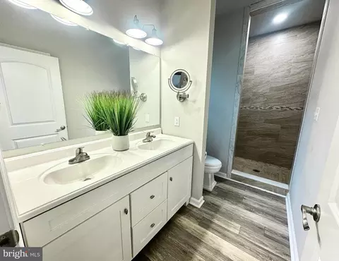 Bath - 166 Ocean Pkwy, Berlin, MD 21811 photo 1 of 6