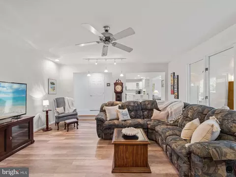 Living - 4 Fleet Ct, Berlin, MD 21811 photo 10 of 10