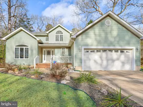Exterior - 4 Fleet Ct, Berlin, MD 21811 photo 4 of 20