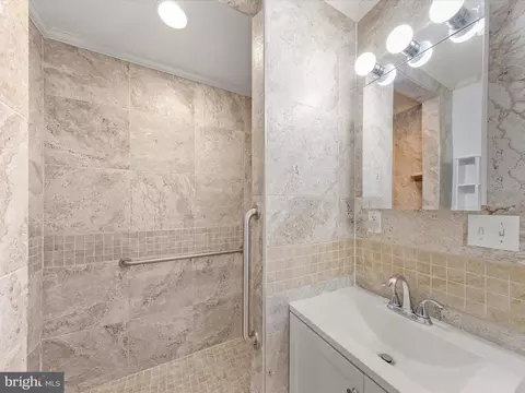 Bath - 4 Fleet Ct, Berlin, MD 21811 photo 1 of 3