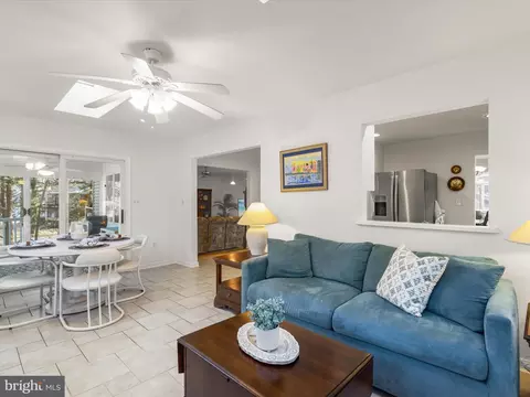 Living - 4 Fleet Ct, Berlin, MD 21811 photo 6 of 10
