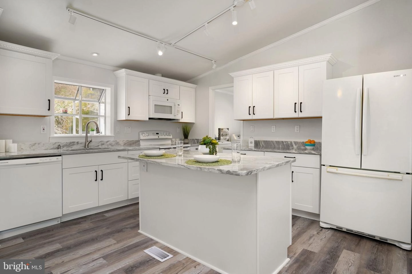 Kitchen - 25 Coastal Dr, Berlin, MD 21811 photo 1 of 8