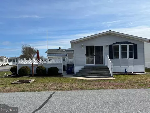 8203 Skipjack Dr, Berlin, MD 21811 photo 2