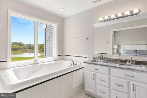 Bath - 10 The Pt, Berlin, MD 21811 photo 1 of 3