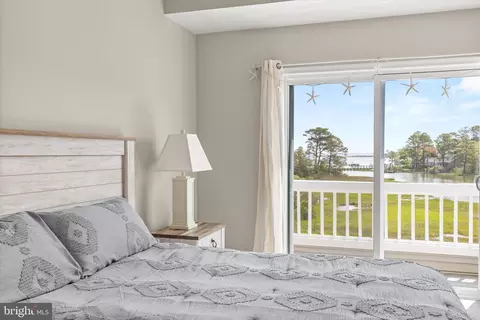 Bedroom - 10 The Pt, Berlin, MD 21811 photo 2 of 12