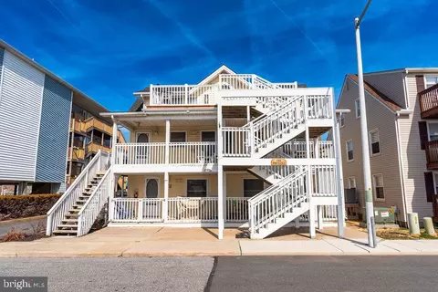 16 39th St #4, Ocean City, MD 21842