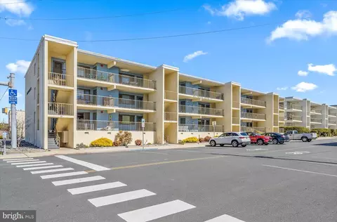13 131st St #105, Ocean City, MD 21842