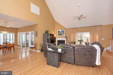 Living - 106 Pine Forest Dr, Berlin, MD 21811 photo 6 of 11