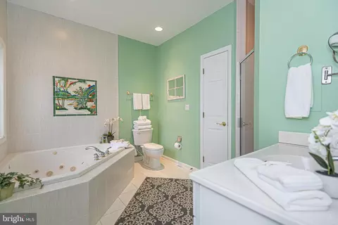 Bath - 106 Pine Forest Dr, Berlin, MD 21811 photo 2 of 9