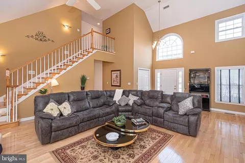 Living - 106 Pine Forest Dr, Berlin, MD 21811 photo 8 of 11