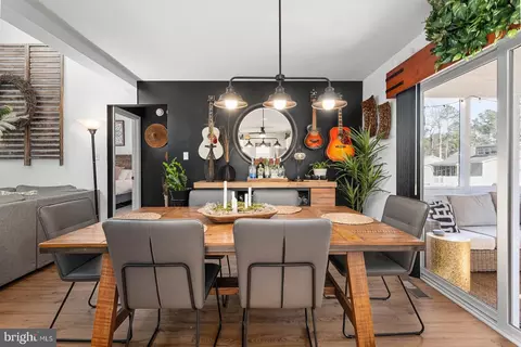 Dining - 45 Nottingham Ln, Berlin, MD 21811 photo 2 of 3