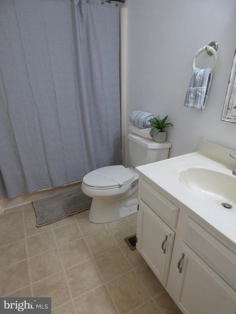 Bath - 37 Windjammer Rd, Berlin, MD 21811 photo 2 of 2
