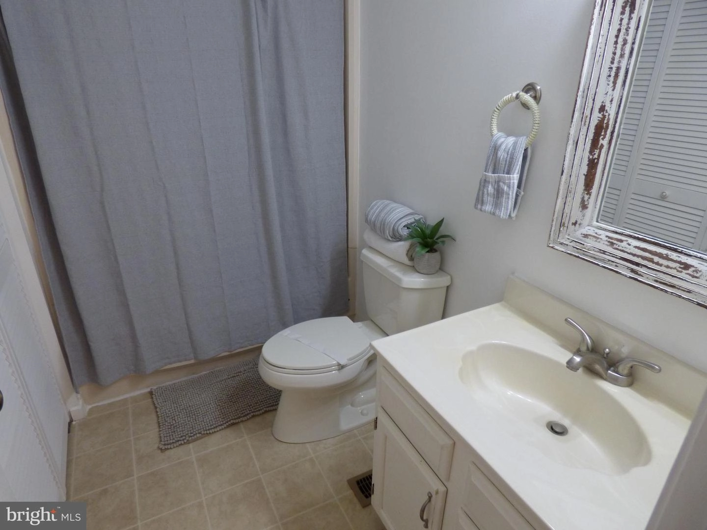 Bath - 37 Windjammer Rd, Berlin, MD 21811 photo 1 of 2