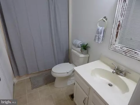 Bath - 37 Windjammer Rd, Berlin, MD 21811 photo 1 of 2