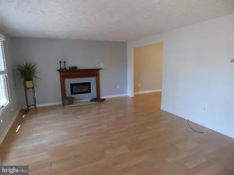 Living - 37 Windjammer Rd, Berlin, MD 21811 photo 3 of 4