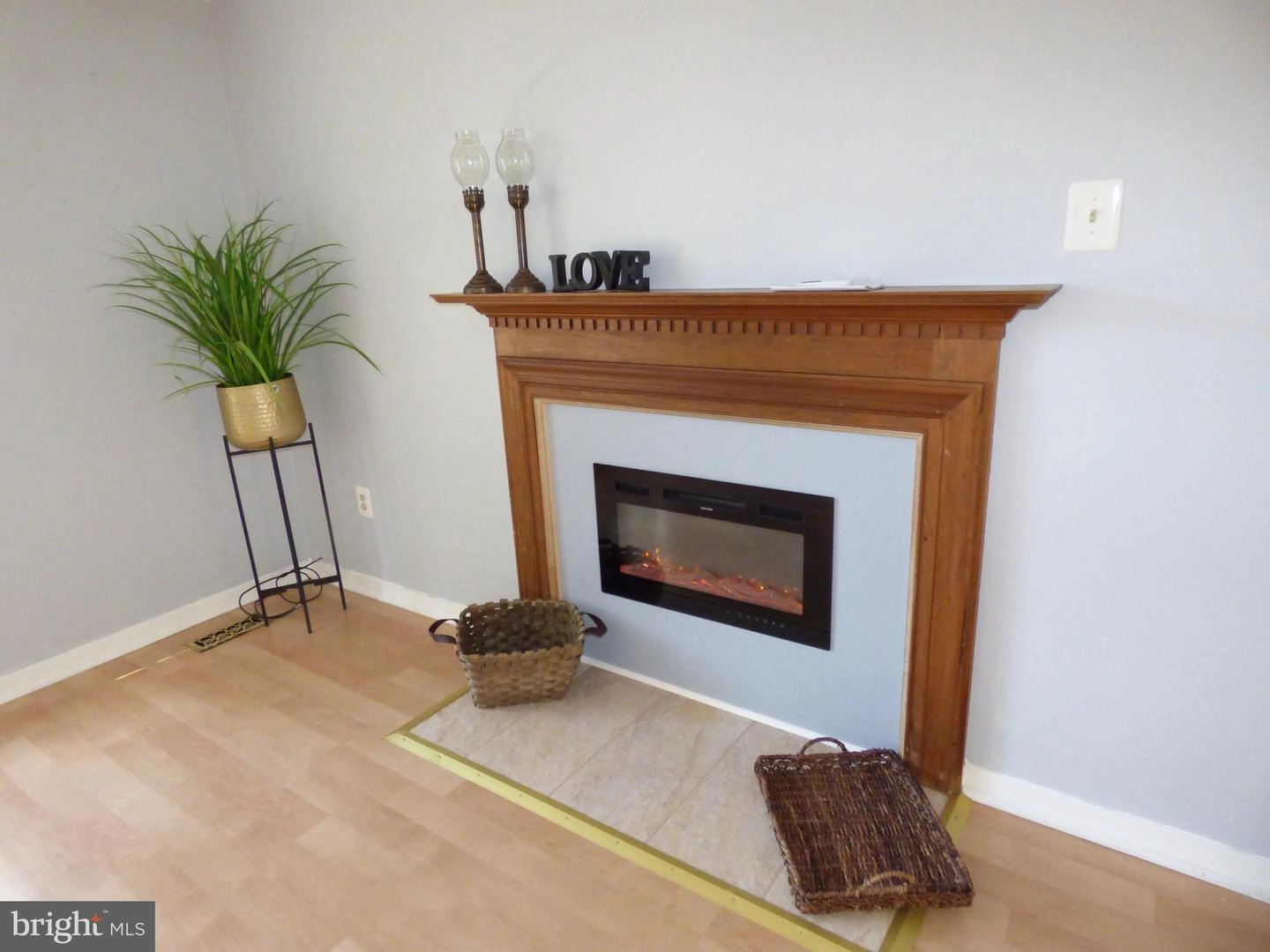 Living - 37 Windjammer Rd, Berlin, MD 21811 photo 1 of 4