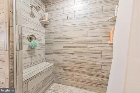 Bath - 8 Portage Ct, Berlin, MD 21811 photo 4 of 5