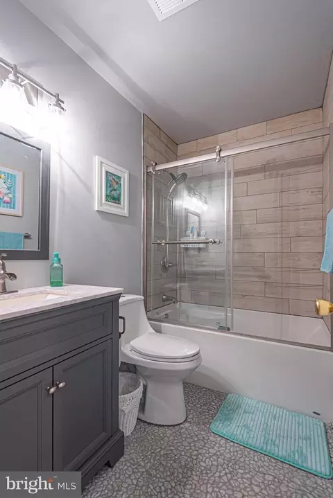 Bath - 33 Battersea Rd, Berlin, MD 21811 photo 5 of 6