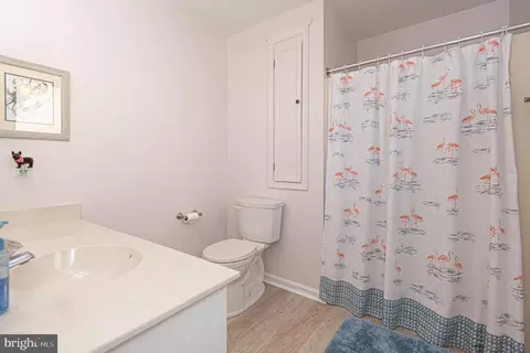Bath - 33 Battersea Rd, Berlin, MD 21811 photo 1 of 6
