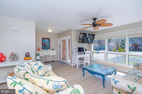 Living - 33 Battersea Rd, Berlin, MD 21811 photo 1 of 7