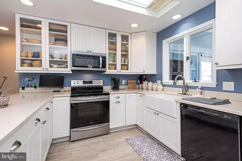 Kitchen - 33 Battersea Rd, Berlin, MD 21811 photo 2 of 4
