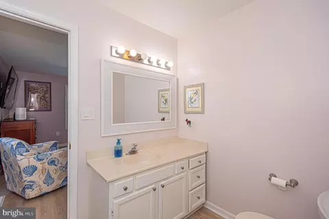 Bath - 33 Battersea Rd, Berlin, MD 21811 photo 2 of 6