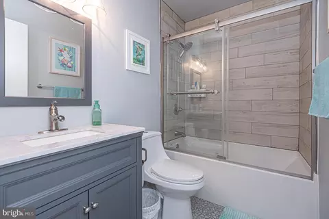 Bath - 33 Battersea Rd, Berlin, MD 21811 photo 4 of 6