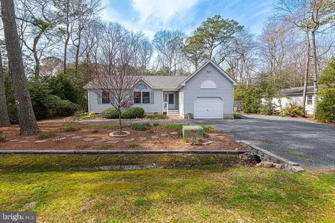5 Hemlock Ln, Ocean Pines, MD 21811