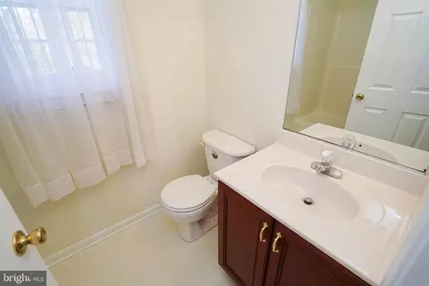Bath - 209 Henrys Mill Dr, Berlin, MD 21811 photo 5 of 6