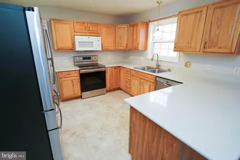 Kitchen - 209 Henrys Mill Dr, Berlin, MD 21811 photo 3 of 4