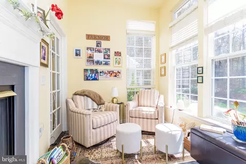 Living - 11 Freeport Ln, Berlin, MD 21811 photo 15 of 18