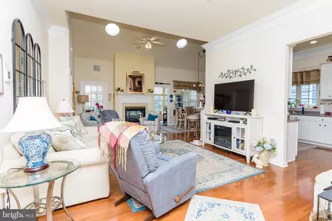 Living - 11 Freeport Ln, Berlin, MD 21811 photo 11 of 18