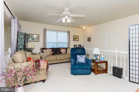 Living - 11 Freeport Ln, Berlin, MD 21811 photo 6 of 18