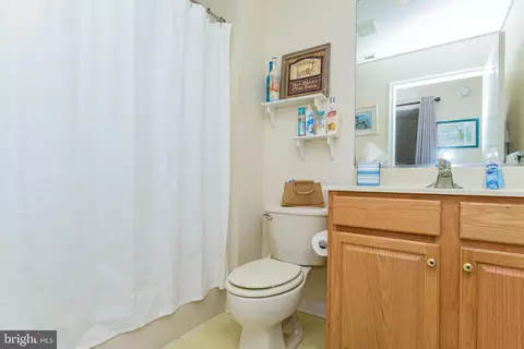 Bath - 11 Freeport Ln, Berlin, MD 21811 photo 1 of 5