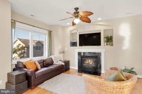 13 70th St #4, Ocean City, MD 21842