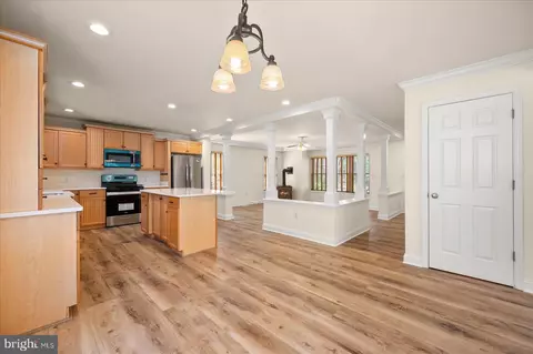 Entry Way - 3 Garrett Dr, Berlin, MD 21811 photo 4 of 7