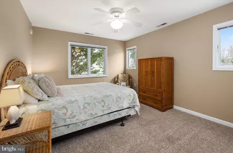 Bedroom - 9 Sandpiper Ln, Berlin, MD 21811 photo 4 of 12