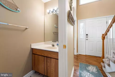 Bath - 9 Sandpiper Ln, Berlin, MD 21811 photo 4 of 5