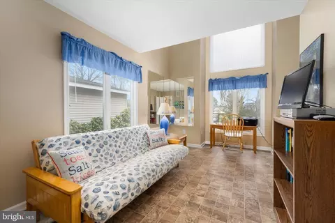 Living - 9 Sandpiper Ln, Berlin, MD 21811 photo 2 of 7