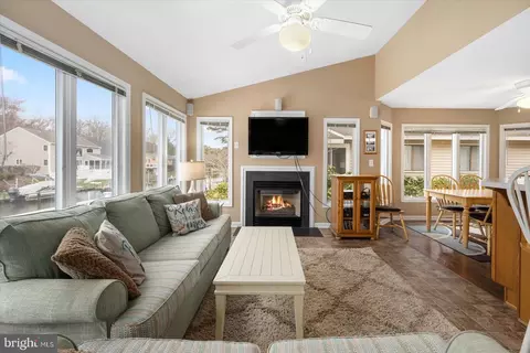 Living - 9 Sandpiper Ln, Berlin, MD 21811 photo 5 of 7