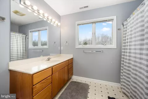 Bath - 9 Sandpiper Ln, Berlin, MD 21811 photo 5 of 5