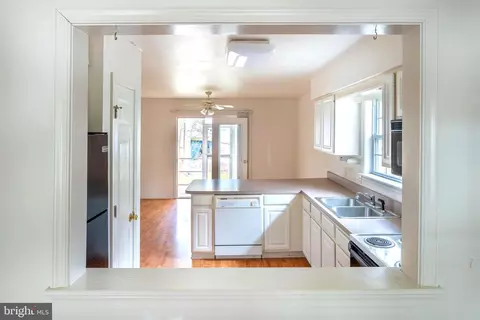 Kitchen - 77 Camelot Cir, Berlin, MD 21811 photo 4 of 5