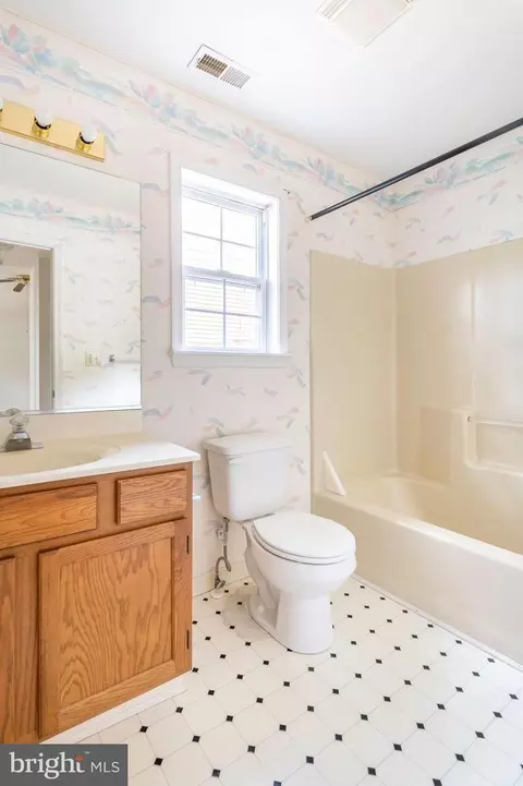 Bath - 77 Camelot Cir, Berlin, MD 21811 photo 5 of 5