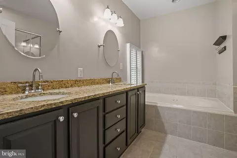 Bath - 135 Pine Forest Dr, Berlin, MD 21811 photo 2 of 5